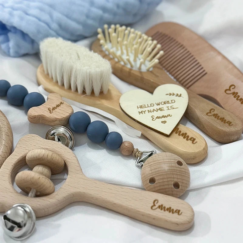 Coffret Cadeau Personnalisé en Bois Naturel – 8 Pièces avec Prénom, Boîte Cadeau et Accessoires Bébé