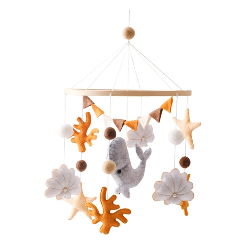 Mobile bébé en bois – Ourson en feutrine, jouet d’éveil & boîte à musique