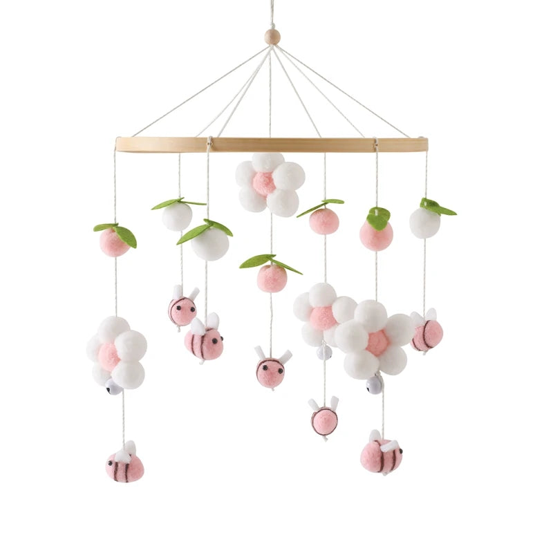 Mobile bébé en bois – Ourson en feutrine, jouet d’éveil & boîte à musique