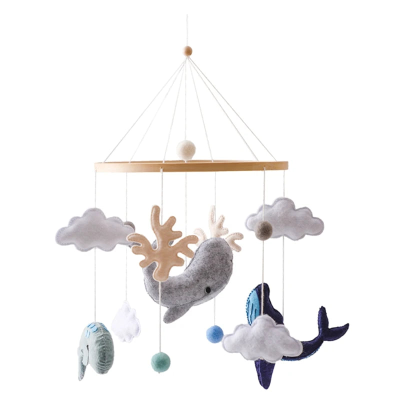 Mobile bébé en bois – Ourson en feutrine, jouet d’éveil & boîte à musique