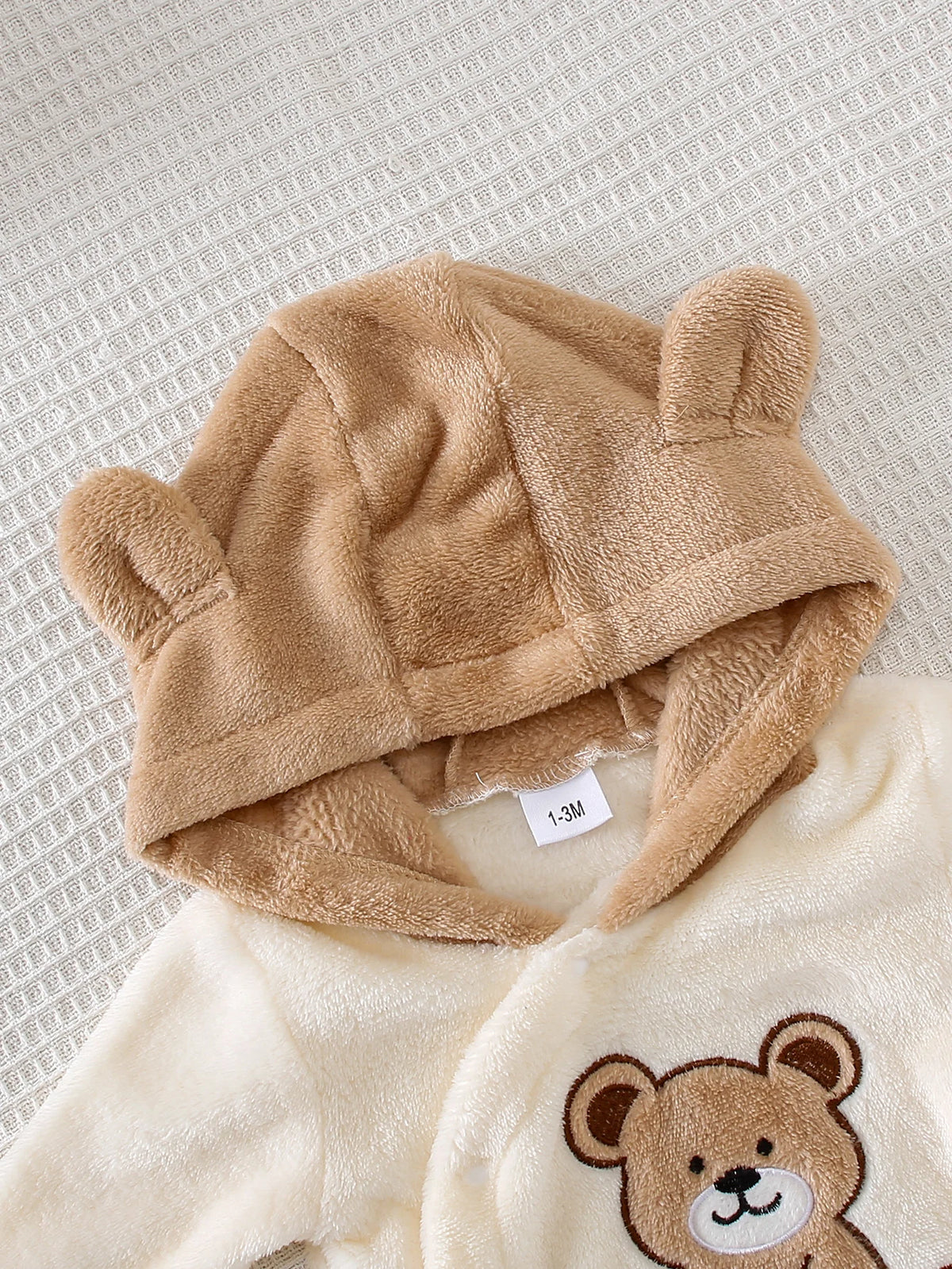 Combinaison bébé ours en peluche avec bonnet – Chaude et douce